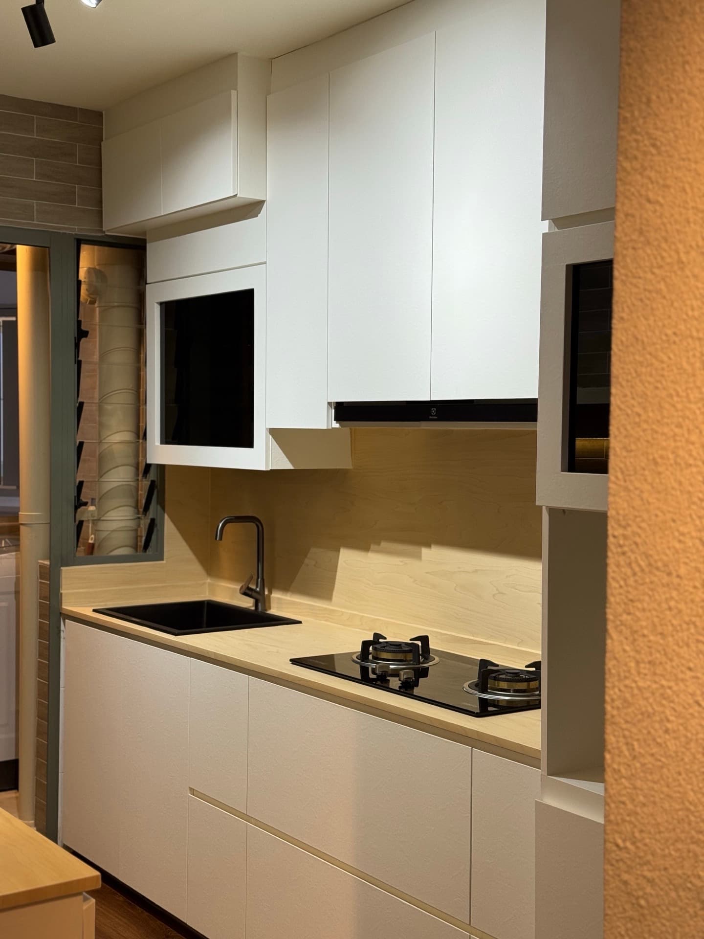 Open-concept kitchen with white marble-patterned cabinetry